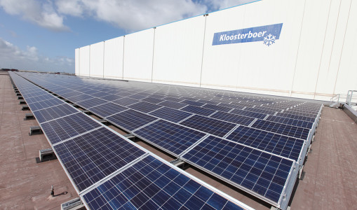 Größte Solaranlage in Südholland auf dem Dach von Kloosterboer
