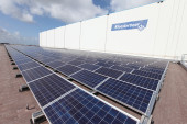 Größte Solaranlage in Südholland auf dem Dach von Kloosterboer